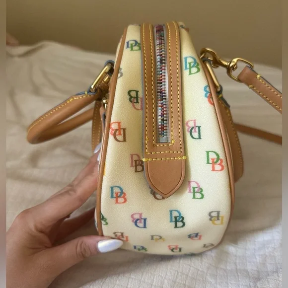 Discontinued Dooney And Bourke Circle It Bag - Picture 9 of 15